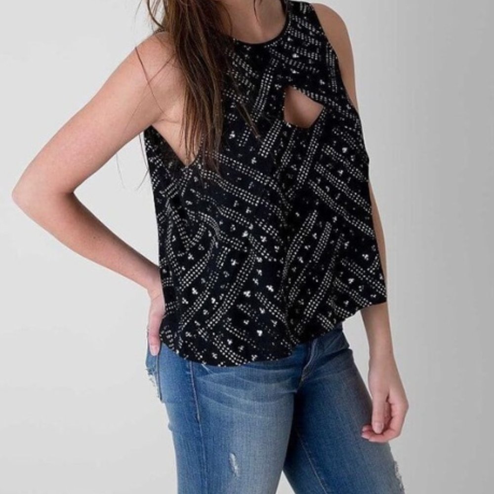 FREE PEOPLE | Keyhole cutout tank Size S